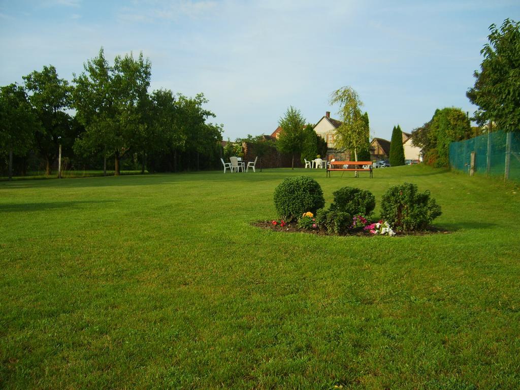 Bed and Breakfast Szűts Panzió Fertőrákos Exterior foto