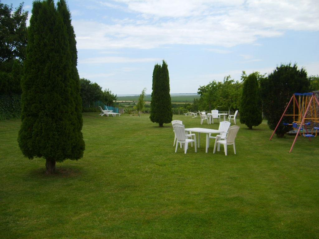 Bed and Breakfast Szűts Panzió Fertőrákos Exterior foto