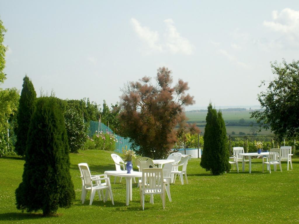 Bed and Breakfast Szűts Panzió Fertőrákos Exterior foto
