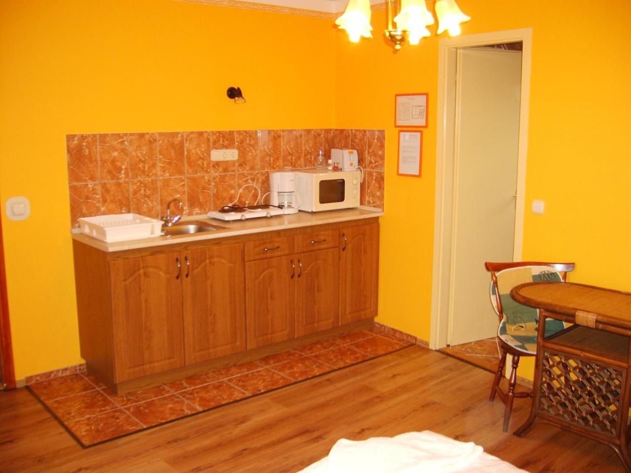 Bed and Breakfast Szűts Panzió Fertőrákos Habitación foto